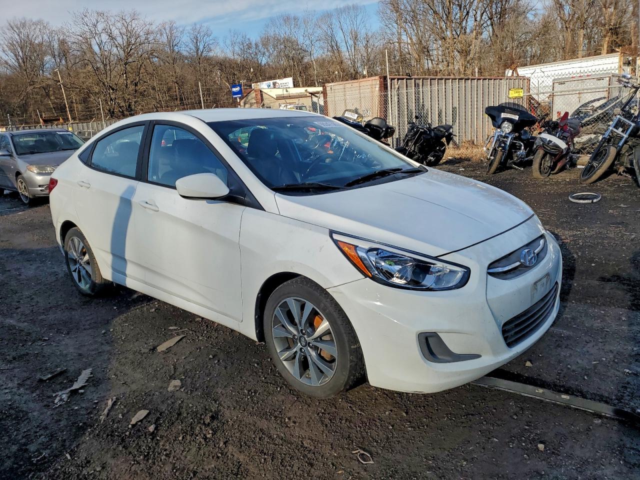 2017 HYUNDAI ACCENT SE photo 4