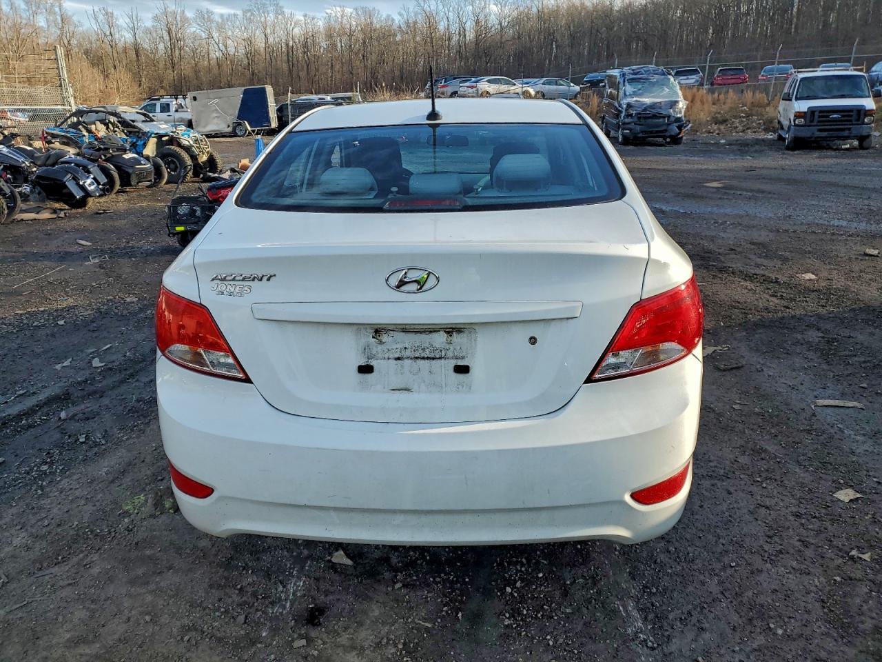 2017 HYUNDAI ACCENT SE photo 6