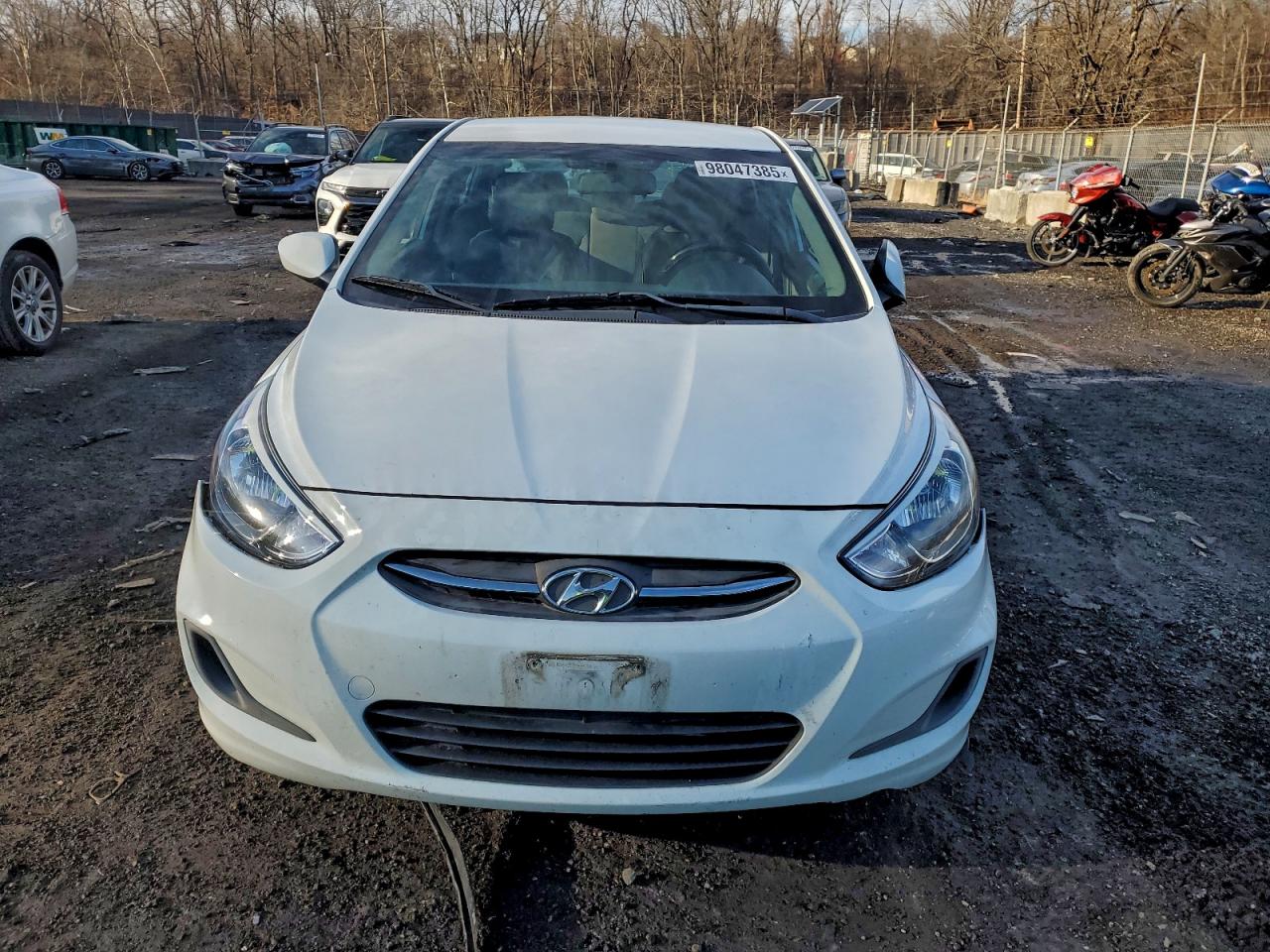 2017 HYUNDAI ACCENT SE photo 5