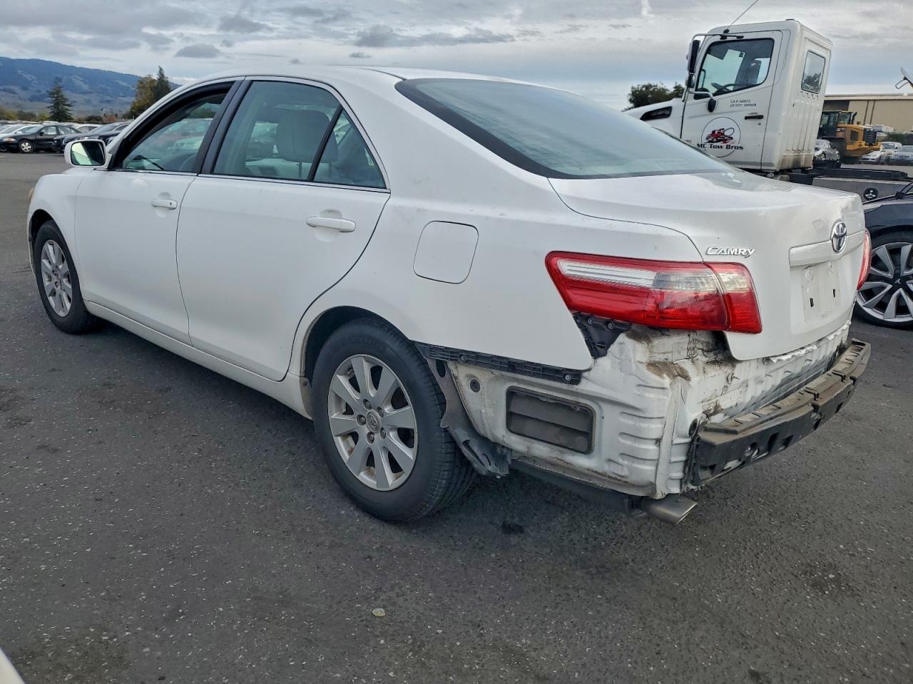2008 TOYOTA CAMRY LE photo 2