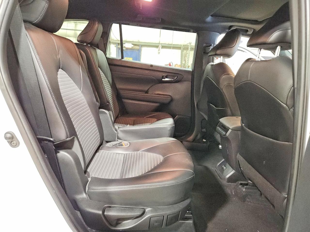 2021 TOYOTA HIGHLANDER XSE photo 21