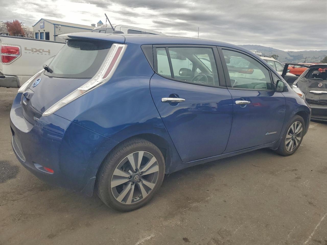 2016 NISSAN LEAF SV photo 3