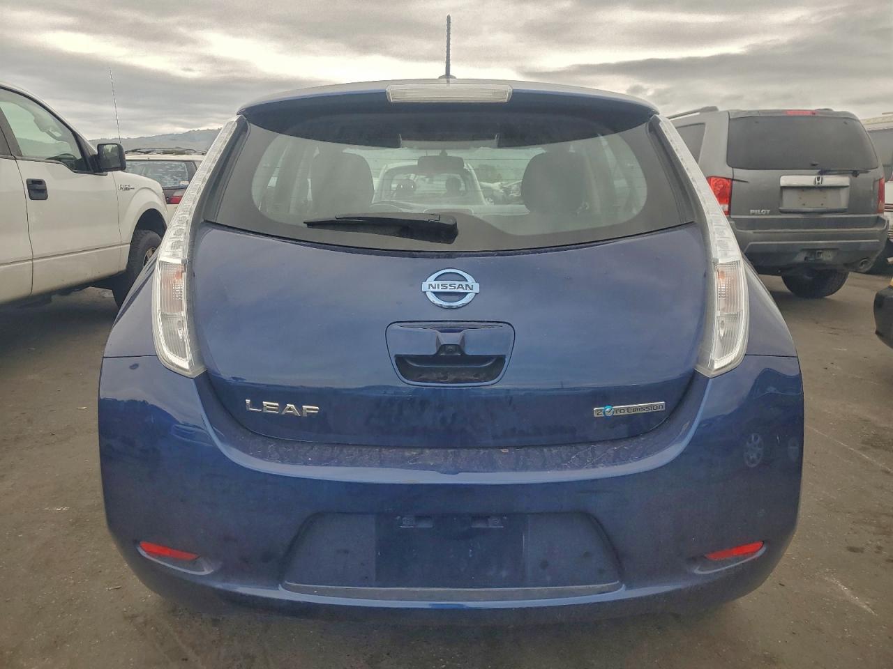 2016 NISSAN LEAF SV photo 6