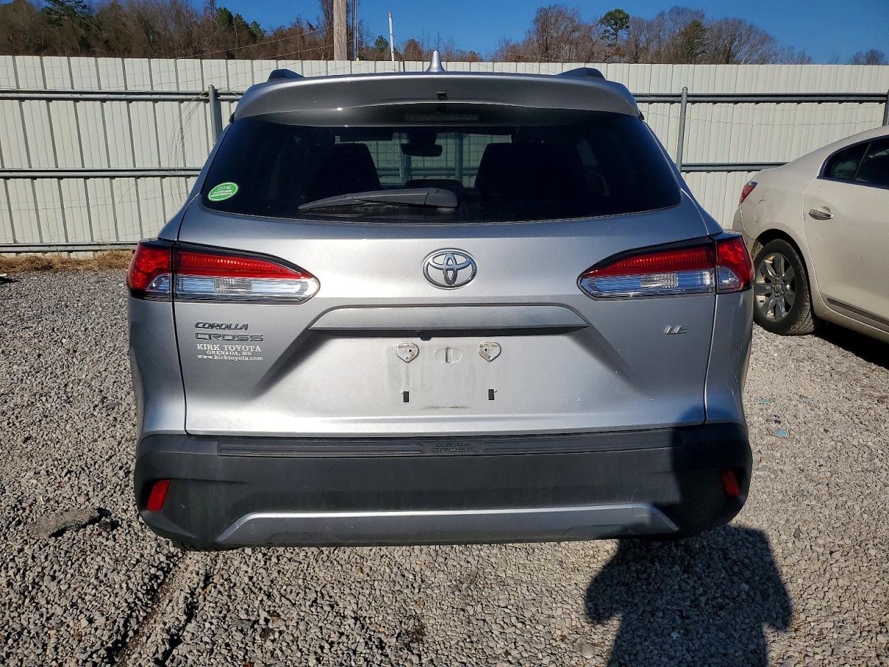 2022 TOYOTA COROLLA CROSS LE photo 11