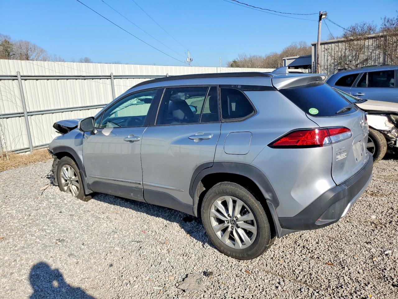 2022 TOYOTA COROLLA CROSS LE photo 3