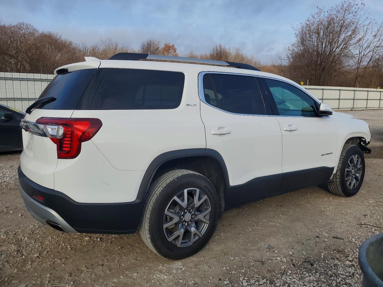 2023 GMC ACADIA SLT photo 3