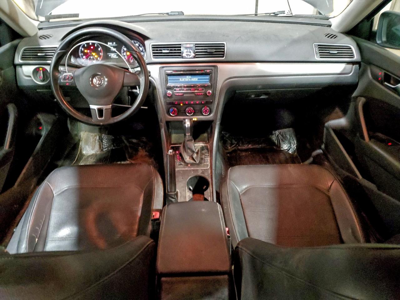 2015 VOLKSWAGEN PASSAT S photo 8