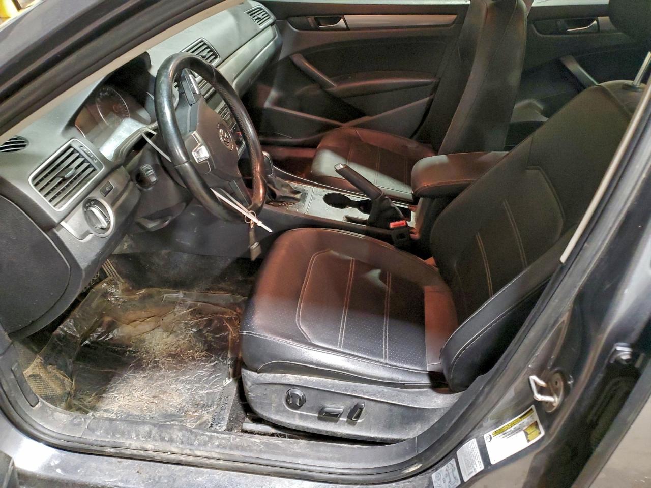 2015 VOLKSWAGEN PASSAT S photo 7