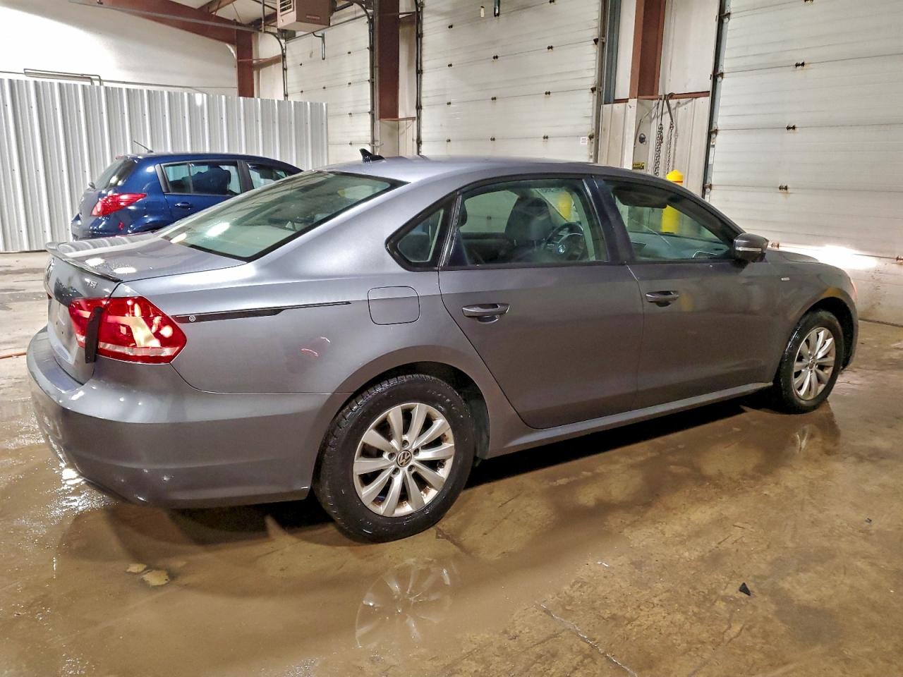 2015 VOLKSWAGEN PASSAT S photo 3