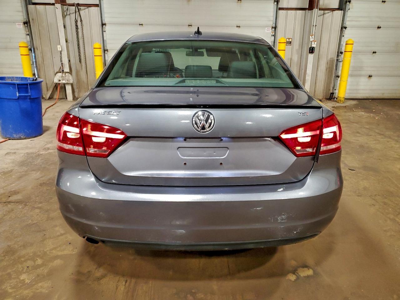 2015 VOLKSWAGEN PASSAT S photo 6