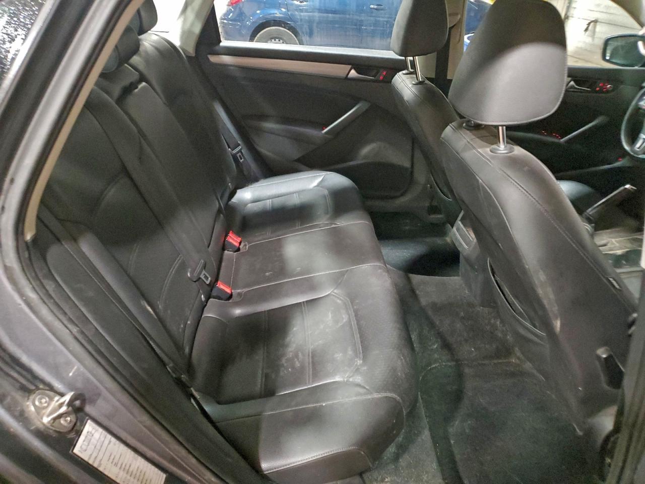 2015 VOLKSWAGEN PASSAT S photo 10