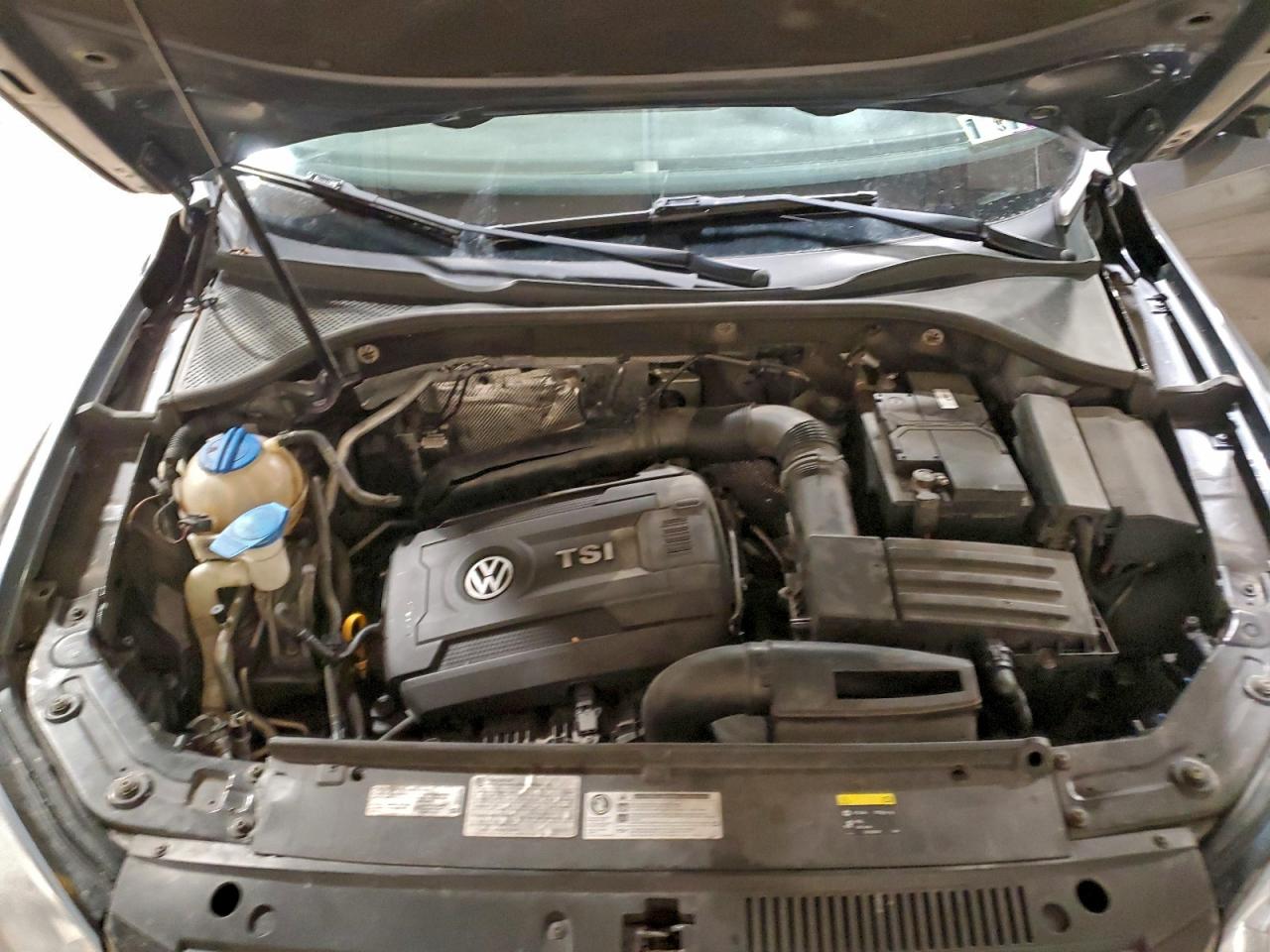 2015 VOLKSWAGEN PASSAT S photo 11