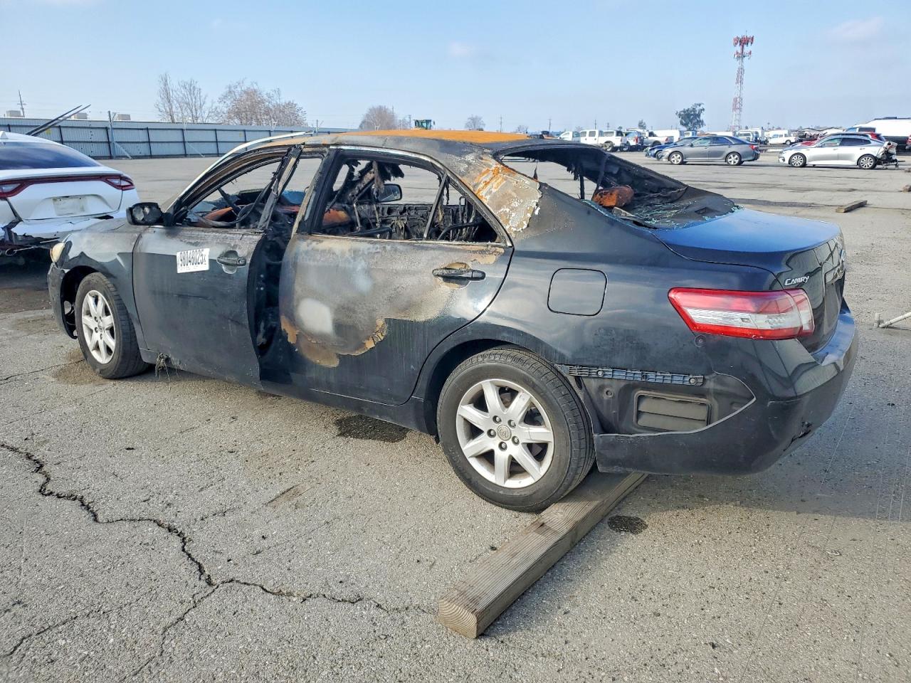 2011 TOYOTA CAMRY BASE photo 3