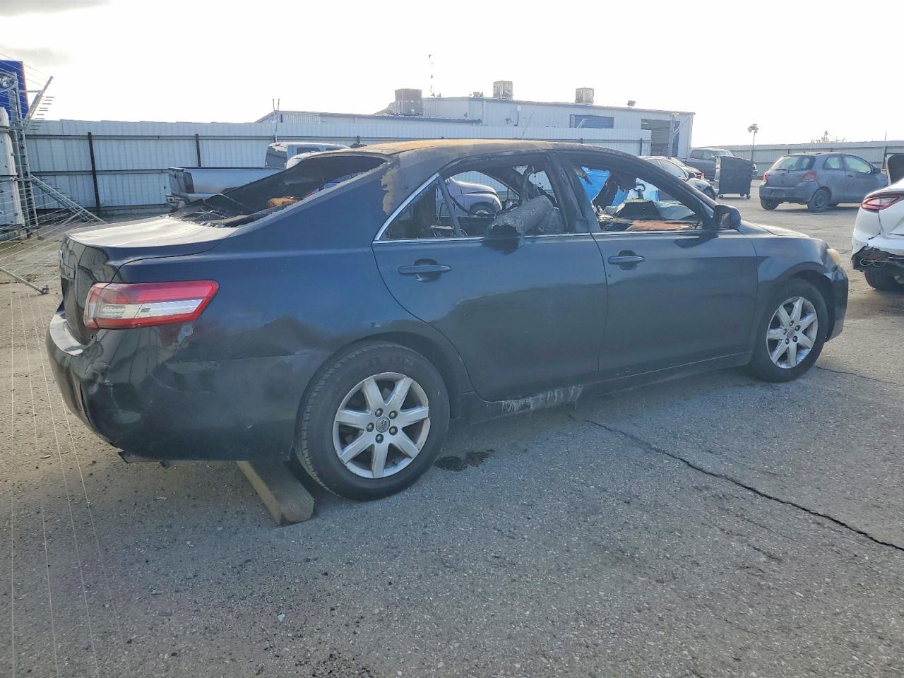 2011 TOYOTA CAMRY BASE photo 5