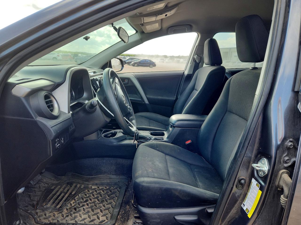 2016 TOYOTA RAV4 LE photo 7