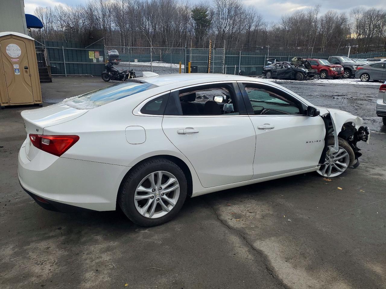 2017 CHEVROLET MALIBU LT photo 3