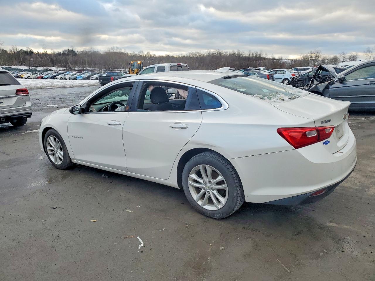2017 CHEVROLET MALIBU LT photo 2