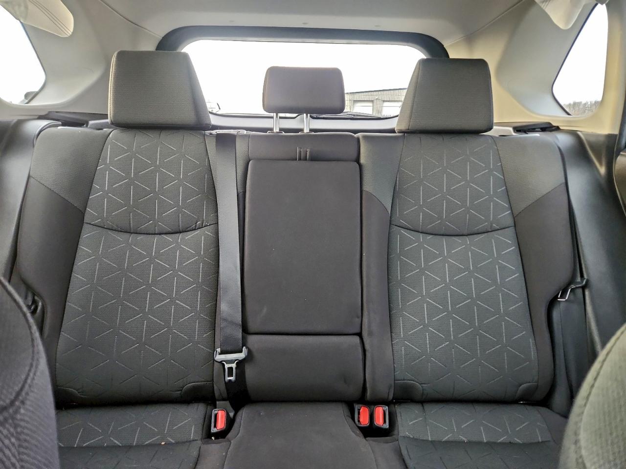 2022 TOYOTA RAV4 XLE photo 10