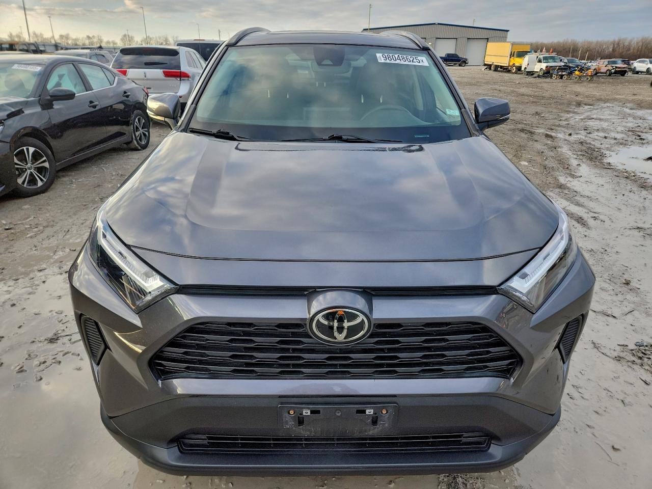 2022 TOYOTA RAV4 XLE photo 5