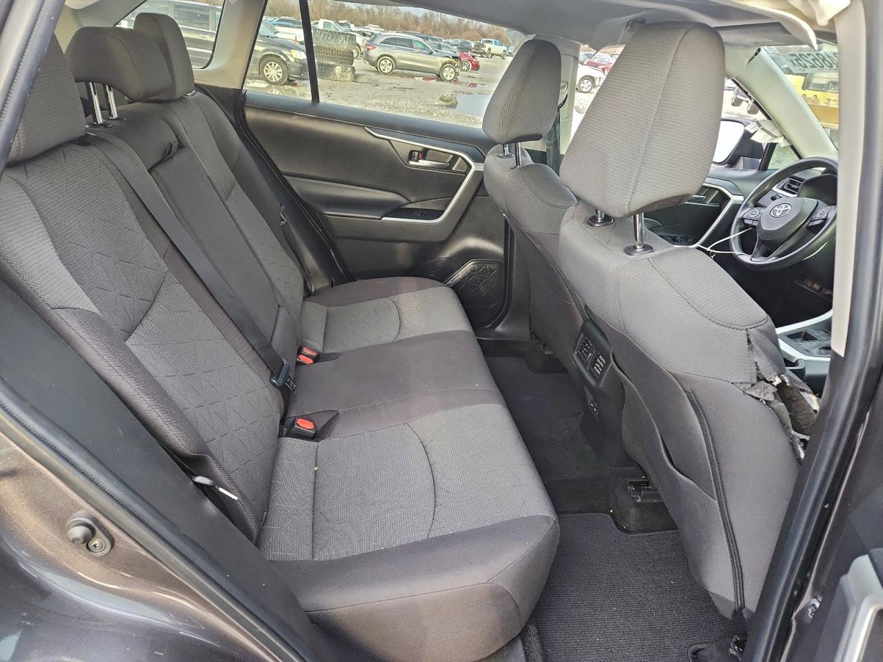 2022 TOYOTA RAV4 XLE photo 11
