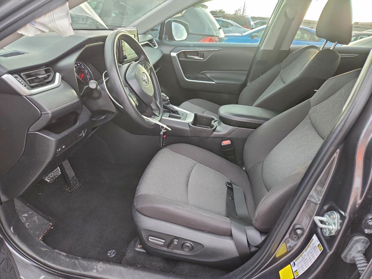 2022 TOYOTA RAV4 XLE photo 7