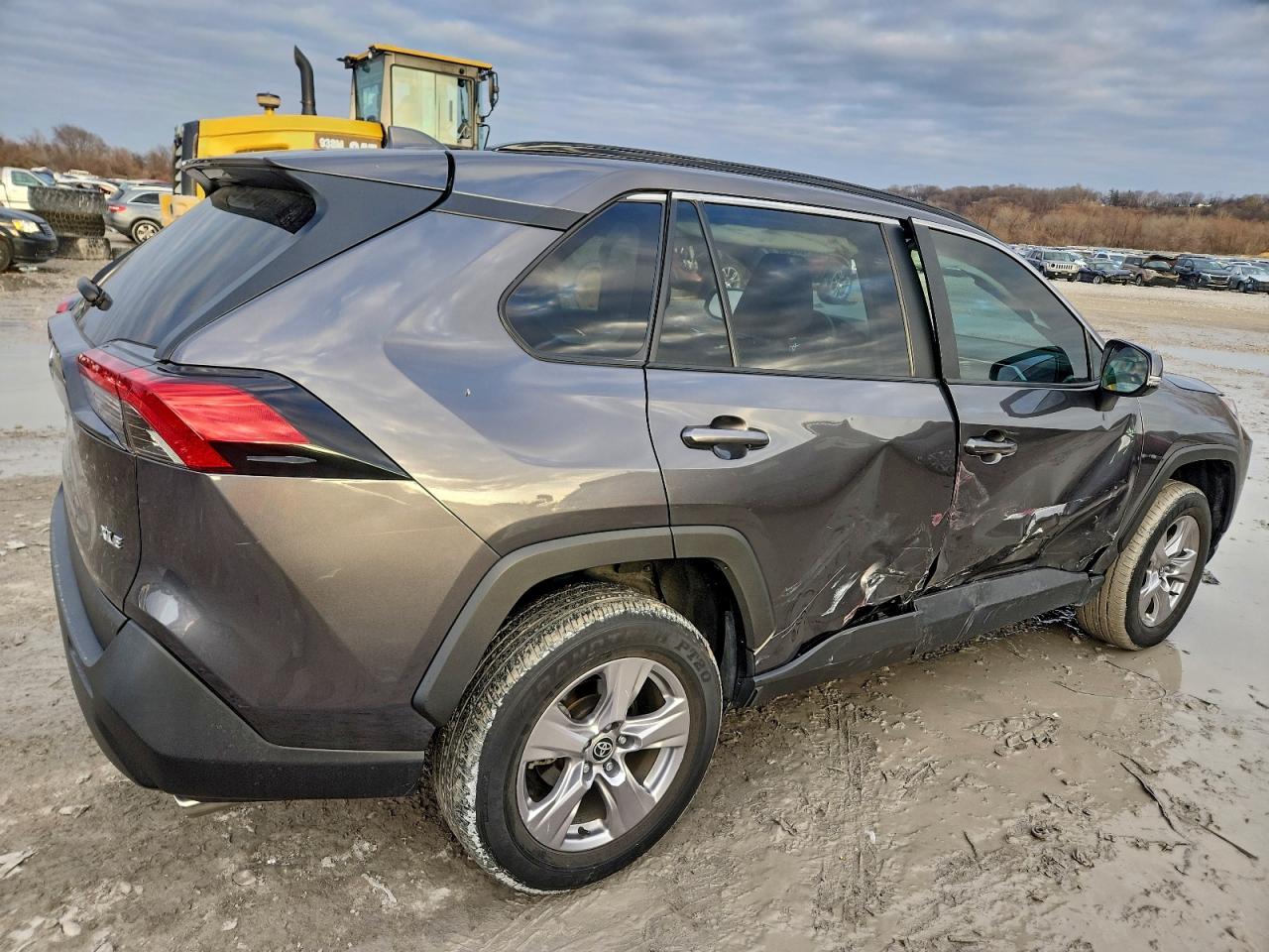 2022 TOYOTA RAV4 XLE photo 3