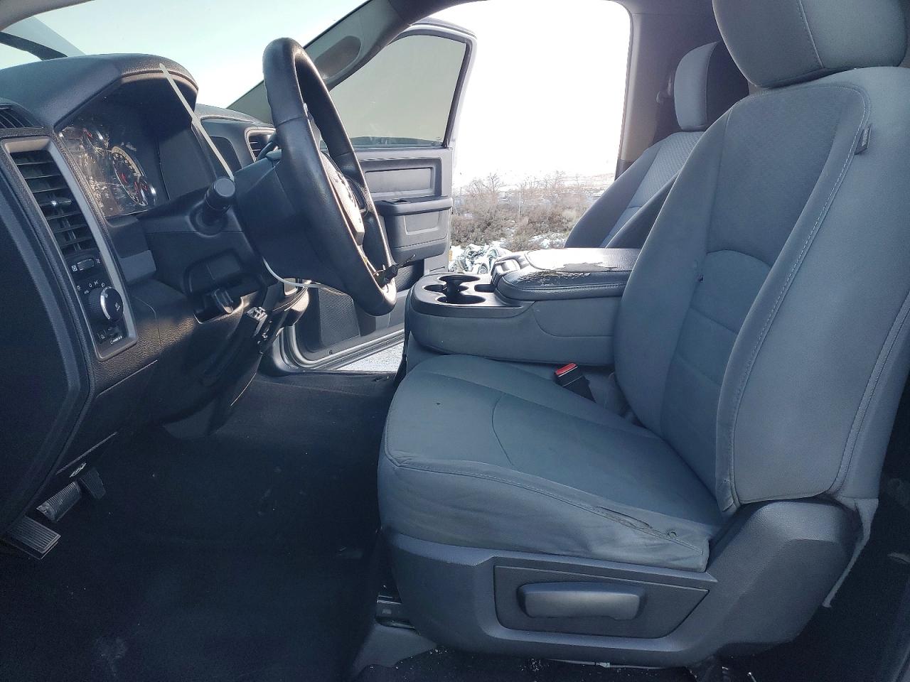 2014 RAM 1500 ST photo 7