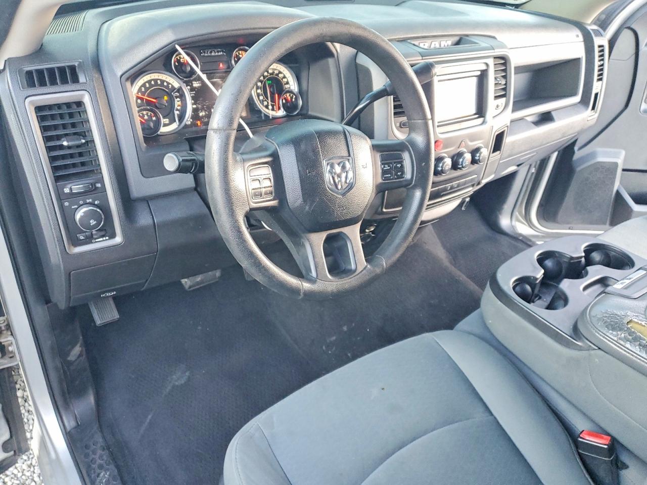 2014 RAM 1500 ST photo 8
