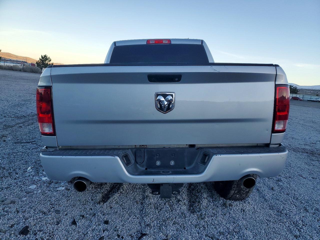 2014 RAM 1500 ST photo 6