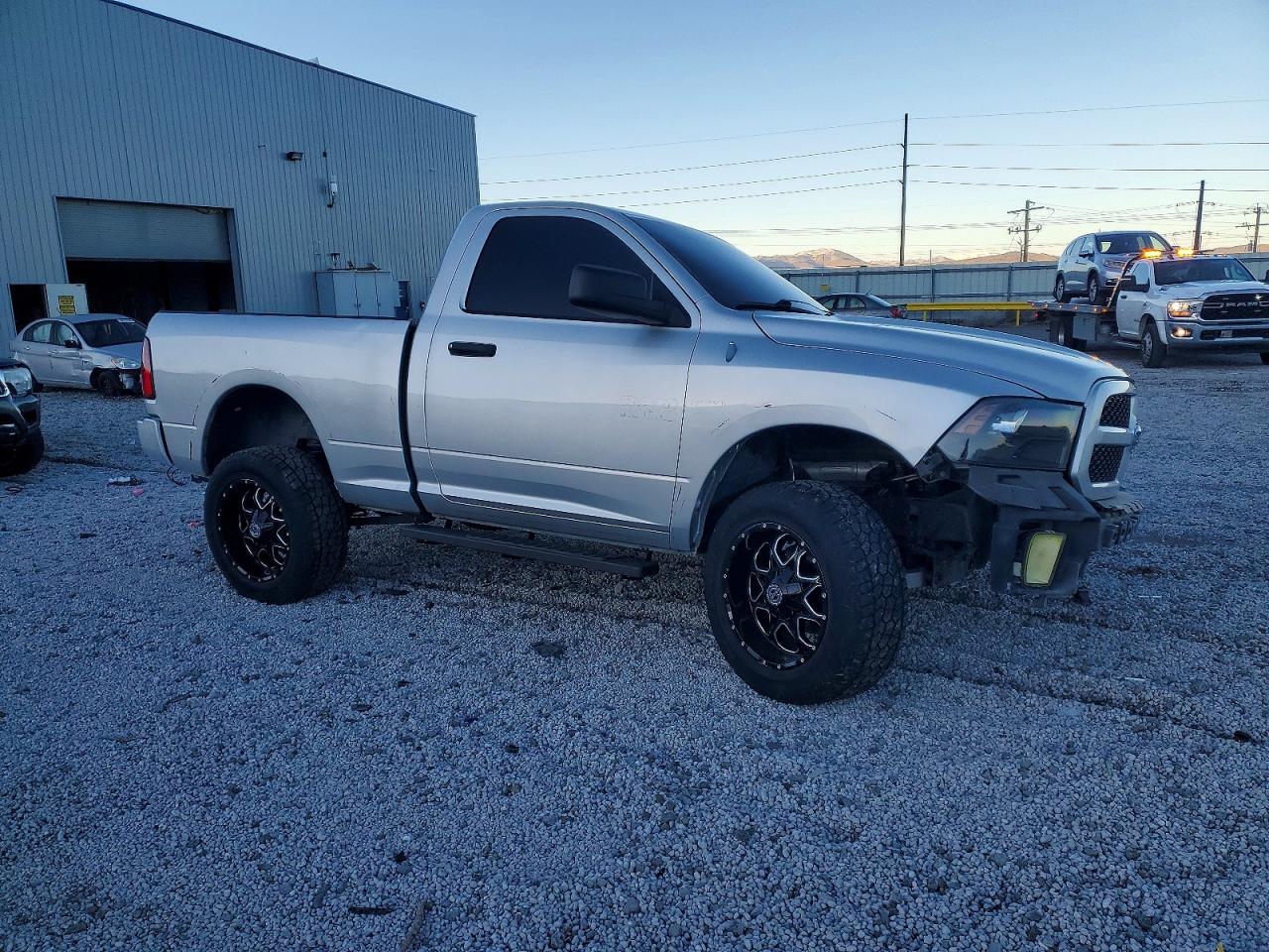 2014 RAM 1500 ST photo 4