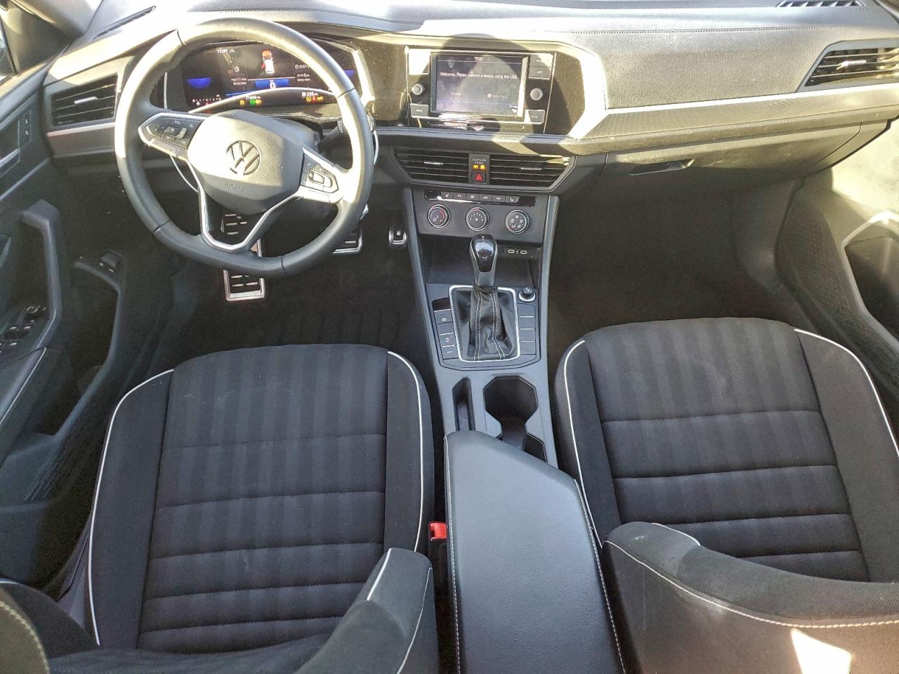 2024 VOLKSWAGEN JETTA SPORT photo 8
