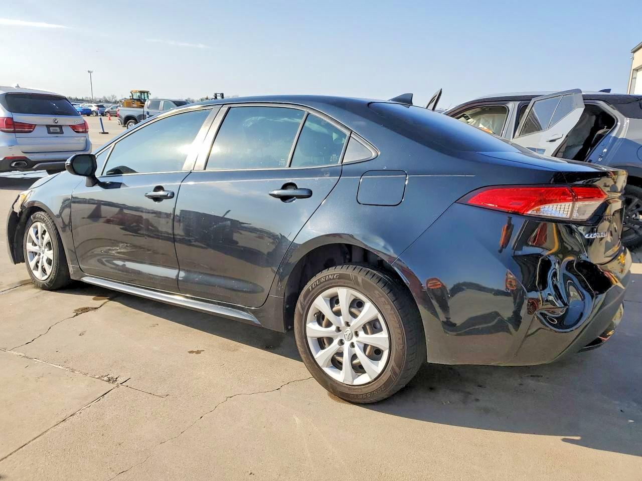 2021 TOYOTA COROLLA LE photo 3