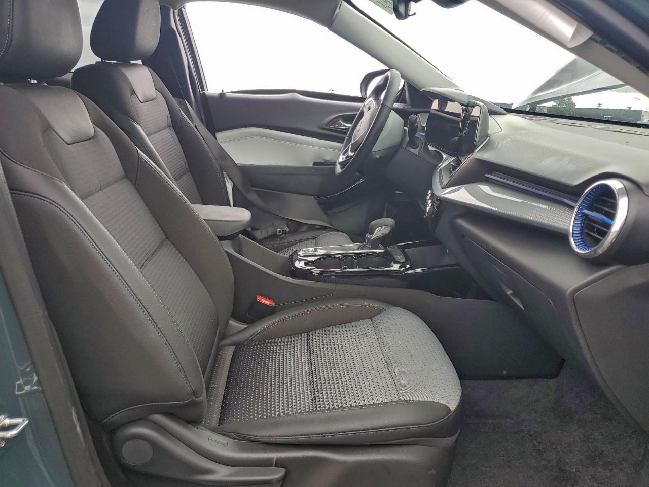2025 CHEVROLET TRAX 1LT photo 13