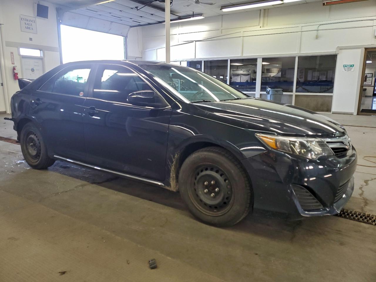 2014 TOYOTA CAMRY L photo 4