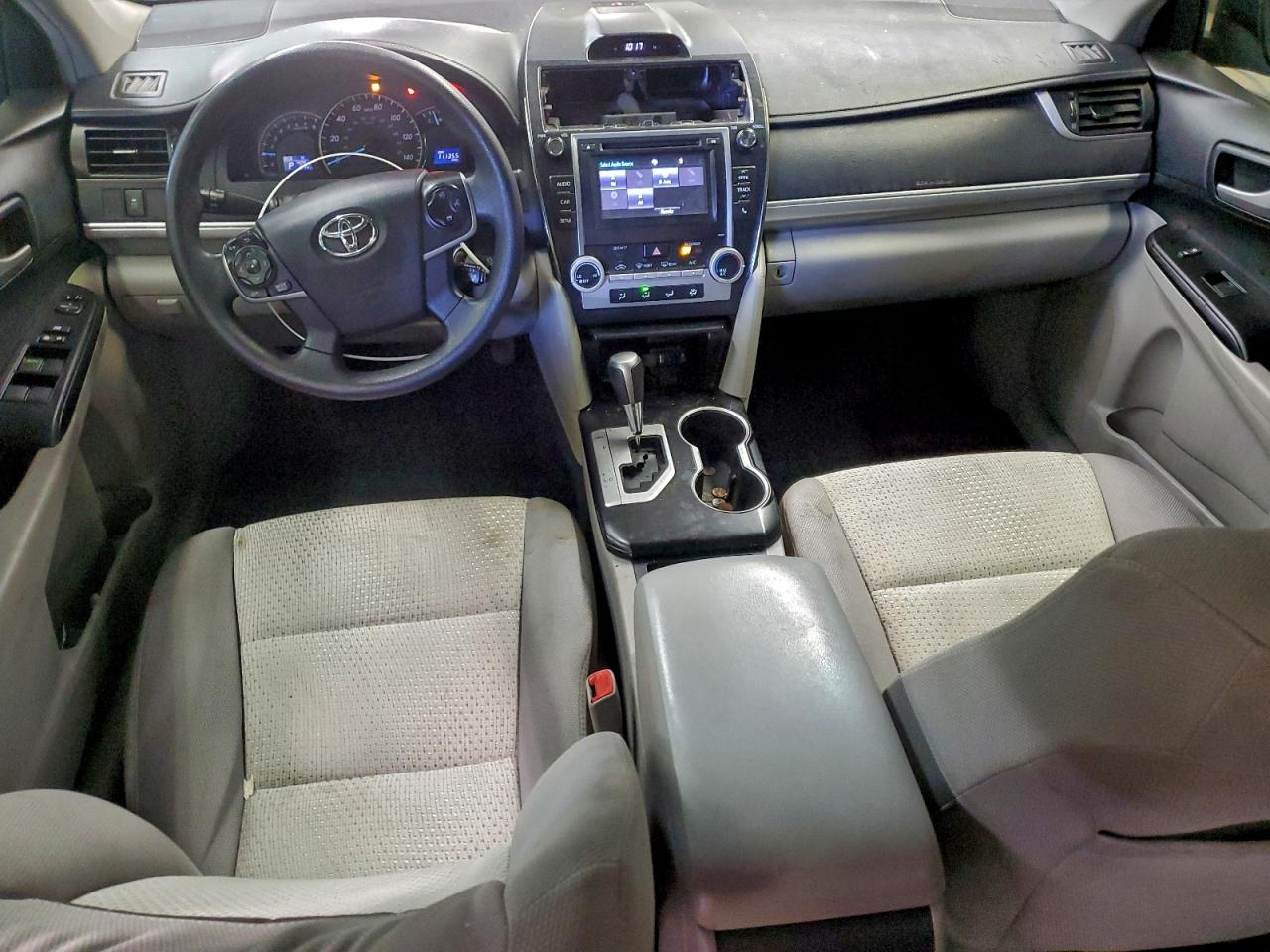 2014 TOYOTA CAMRY L photo 8