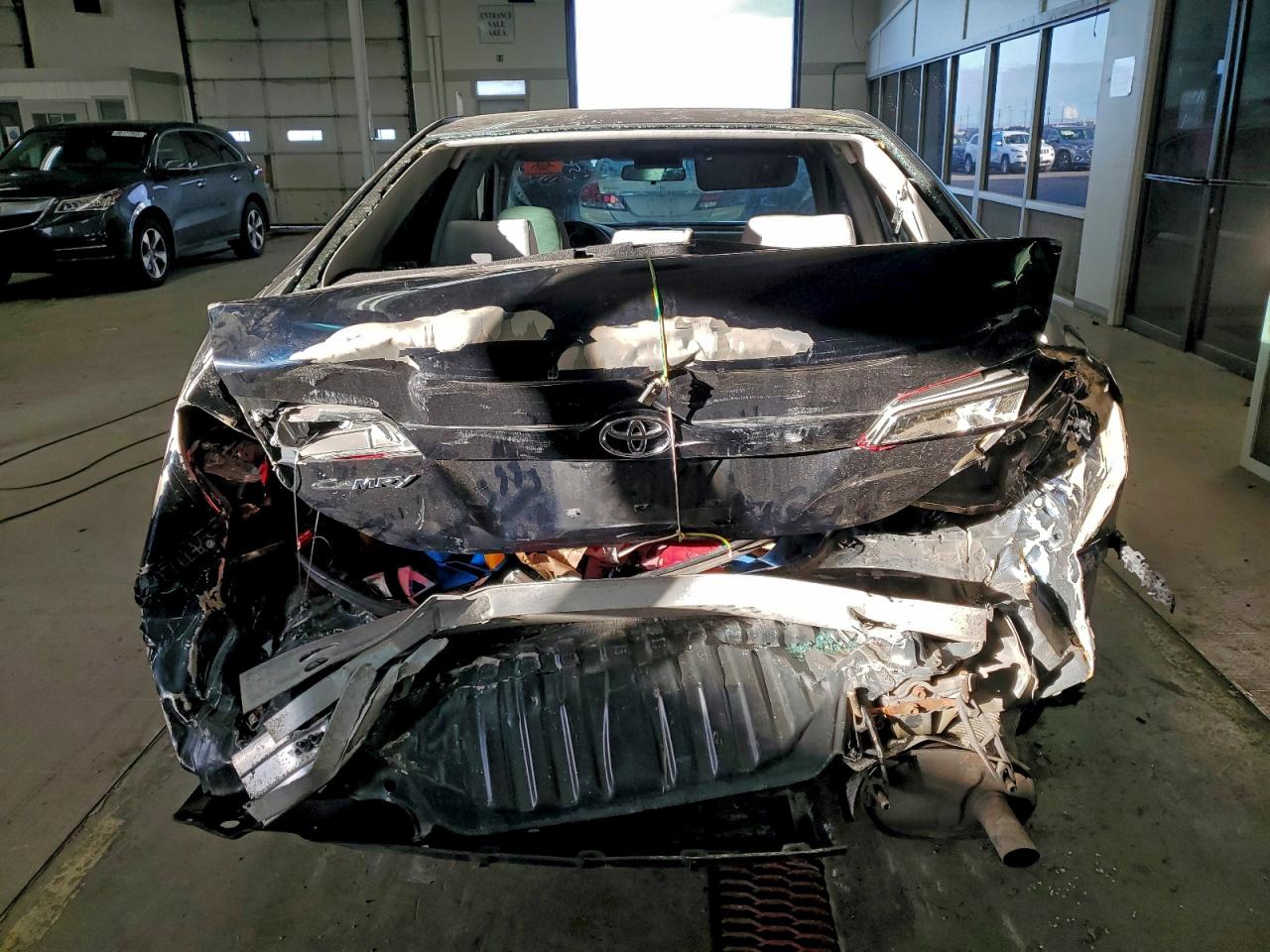 2014 TOYOTA CAMRY L photo 6