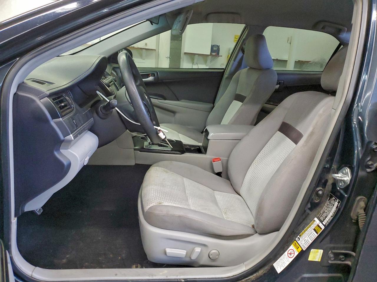 2014 TOYOTA CAMRY L photo 7