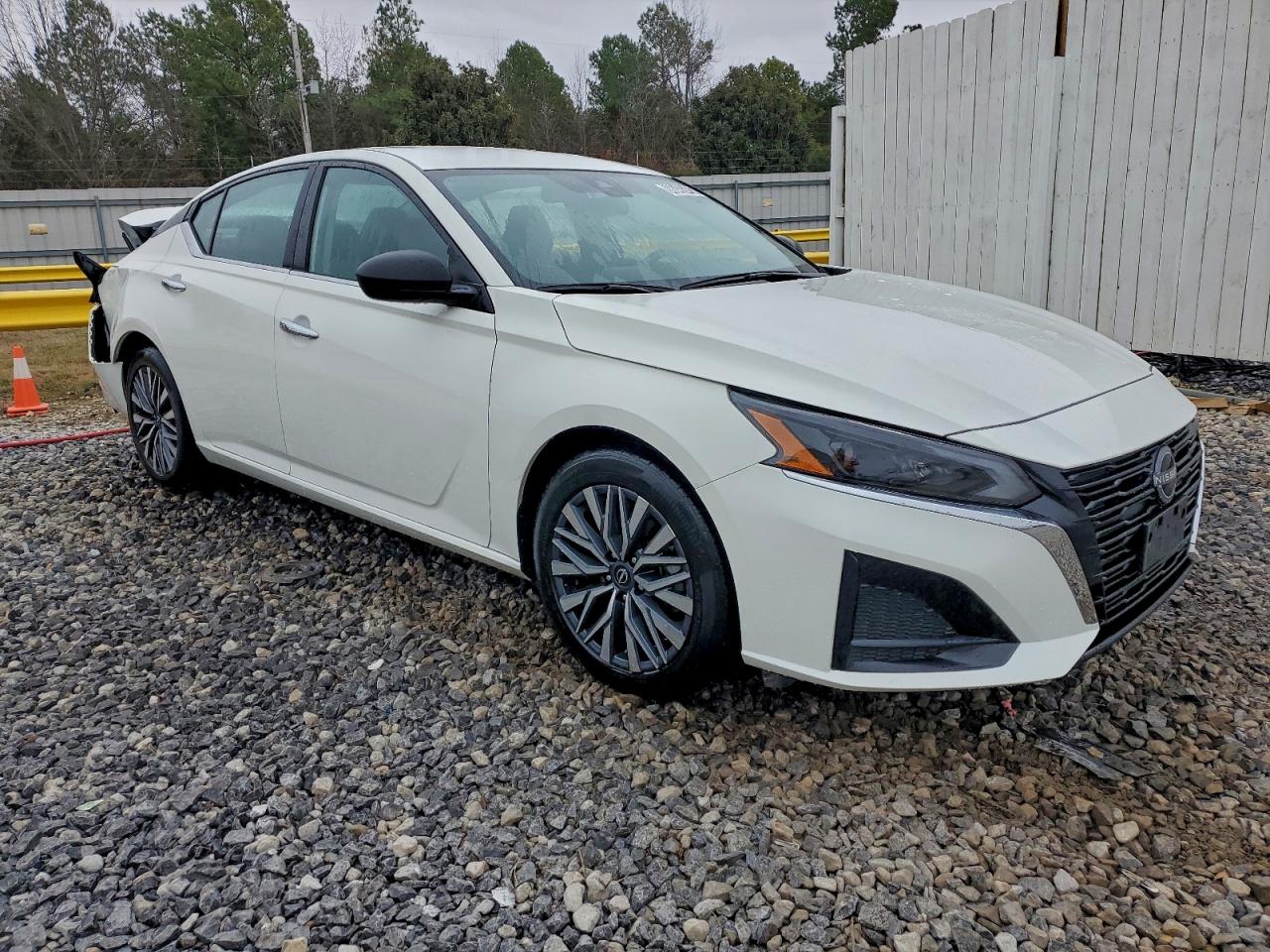 2025 NISSAN ALTIMA SV photo 4