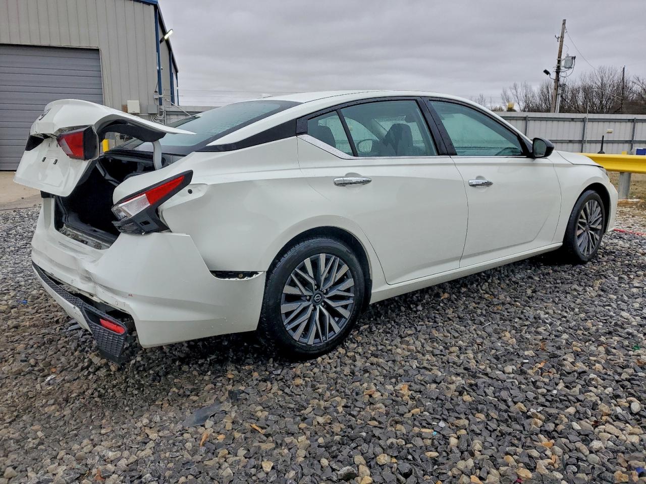 2025 NISSAN ALTIMA SV photo 3