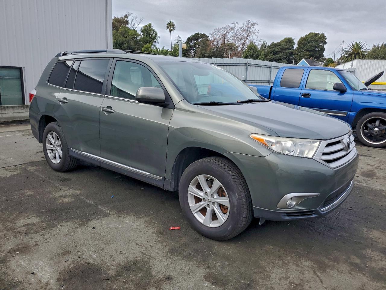 2013 TOYOTA HIGHLANDER BASE photo 4