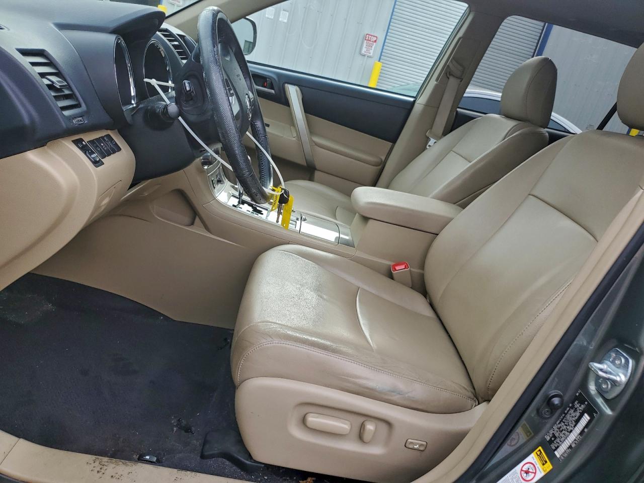 2013 TOYOTA HIGHLANDER BASE photo 7