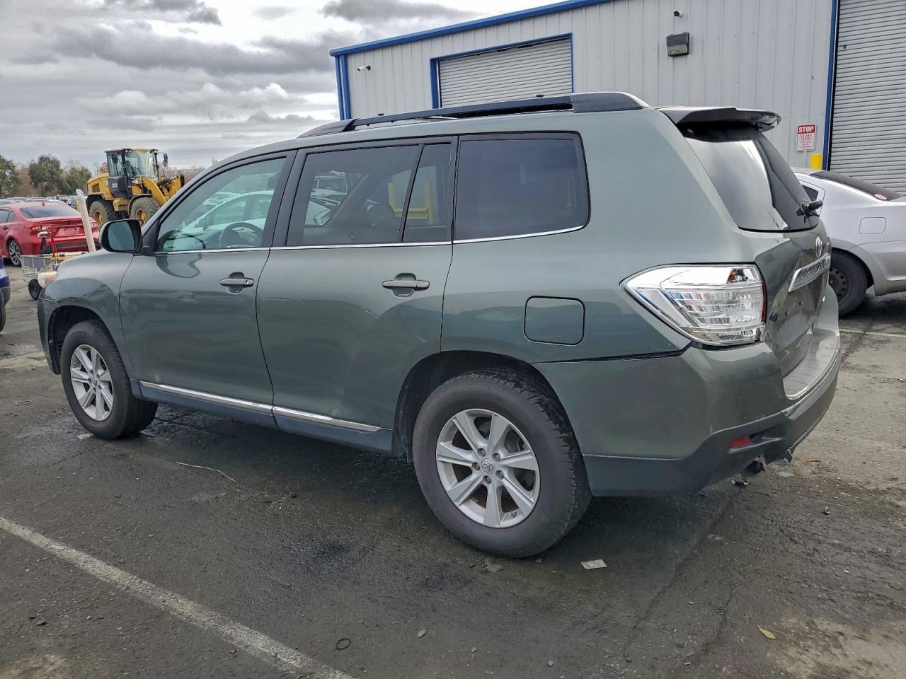 2013 TOYOTA HIGHLANDER BASE photo 2