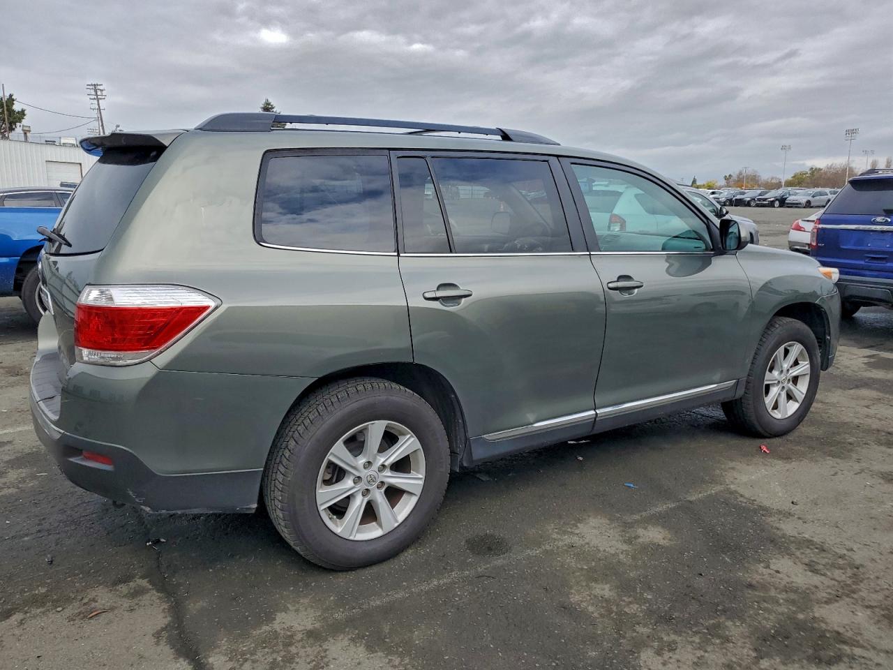 2013 TOYOTA HIGHLANDER BASE photo 3