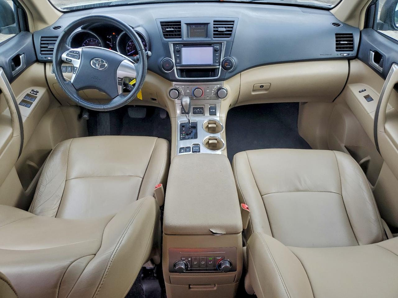 2013 TOYOTA HIGHLANDER BASE photo 8