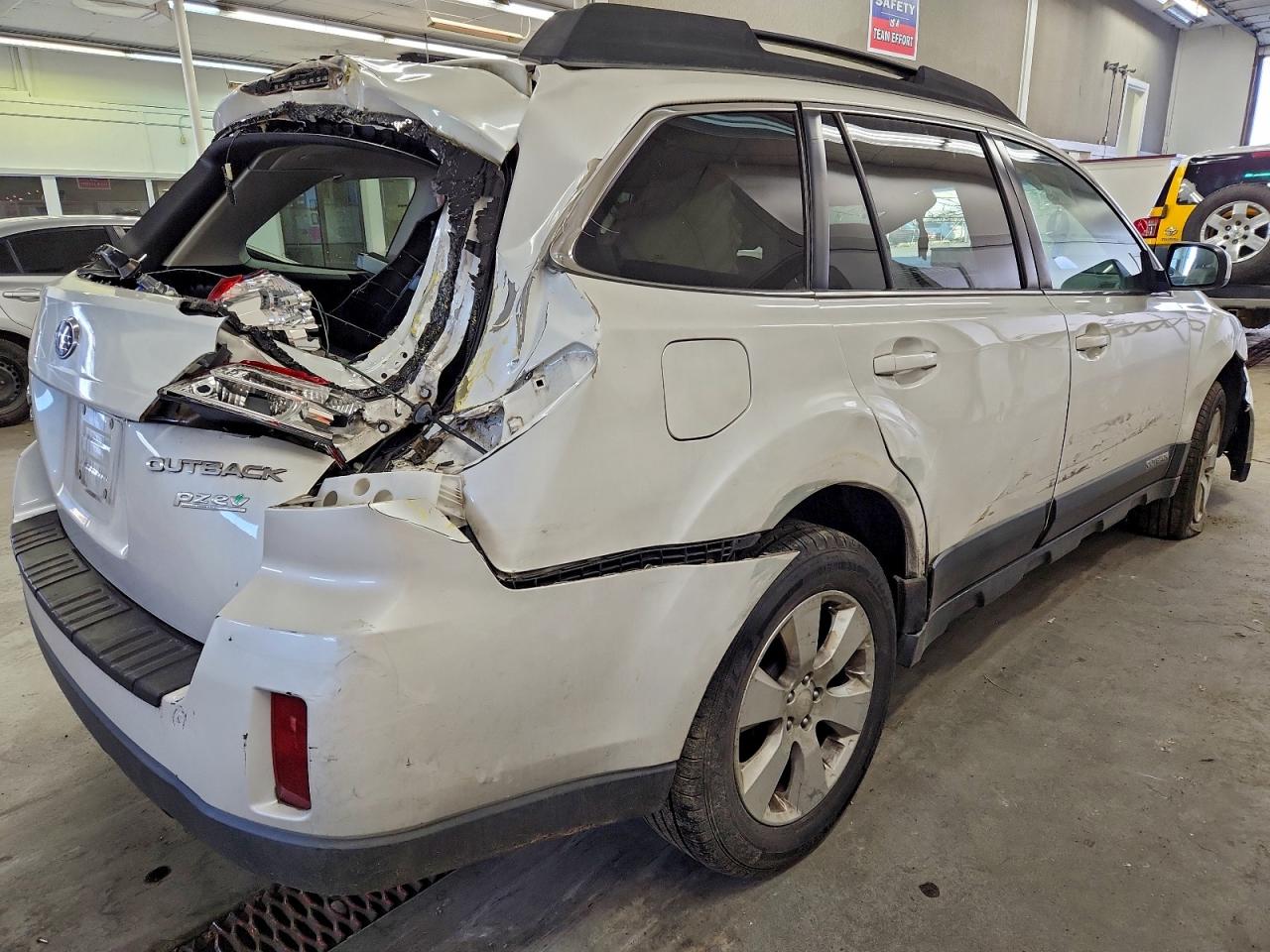 2012 SUBARU OUTBACK 2.5I PREMIUM photo 3