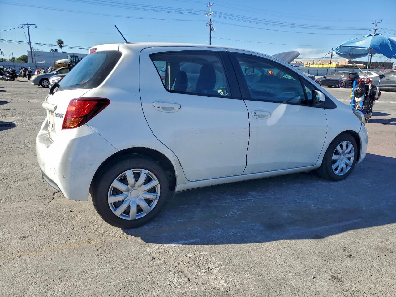 2015 TOYOTA YARIS photo 3