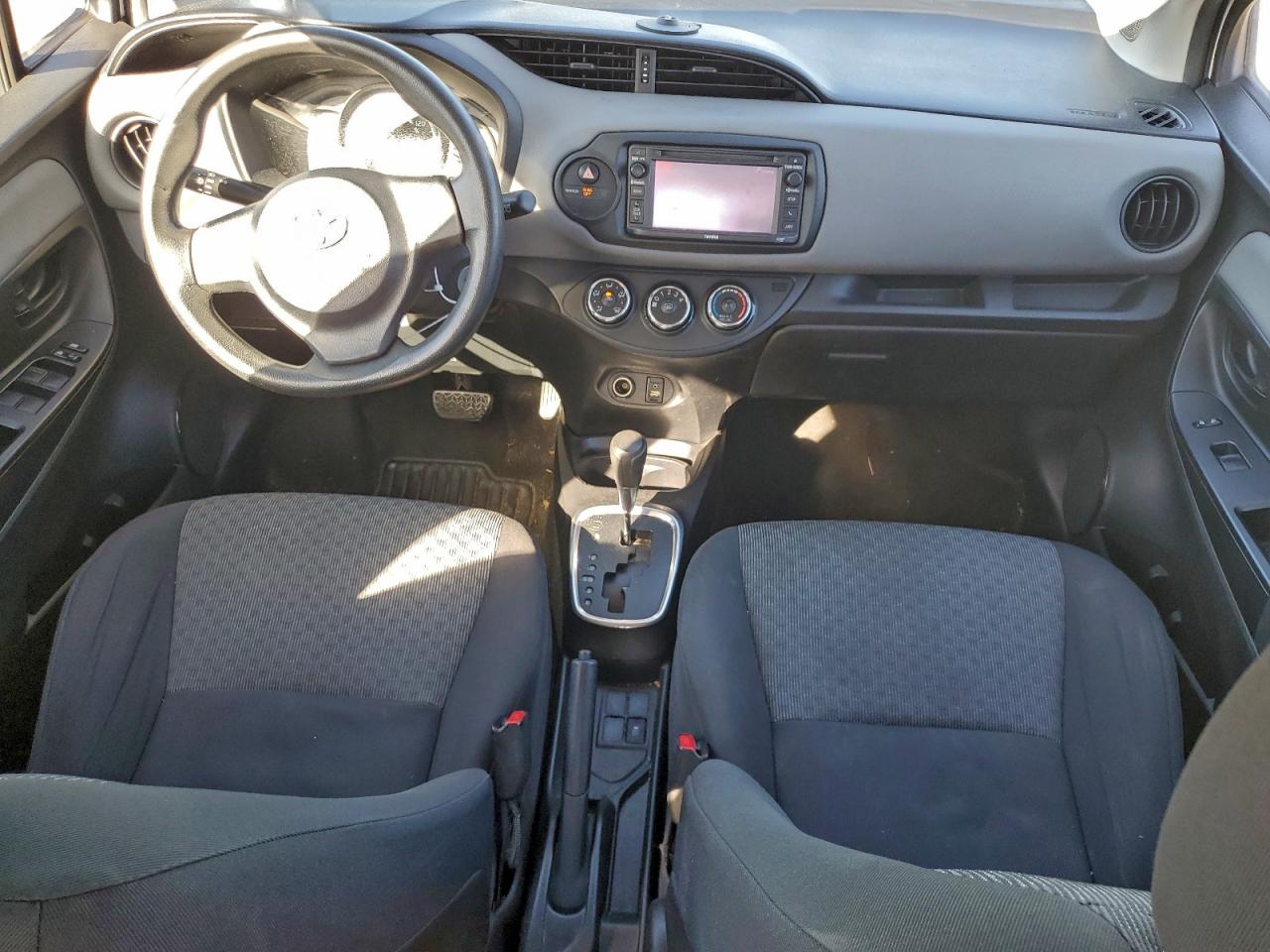 2015 TOYOTA YARIS photo 8