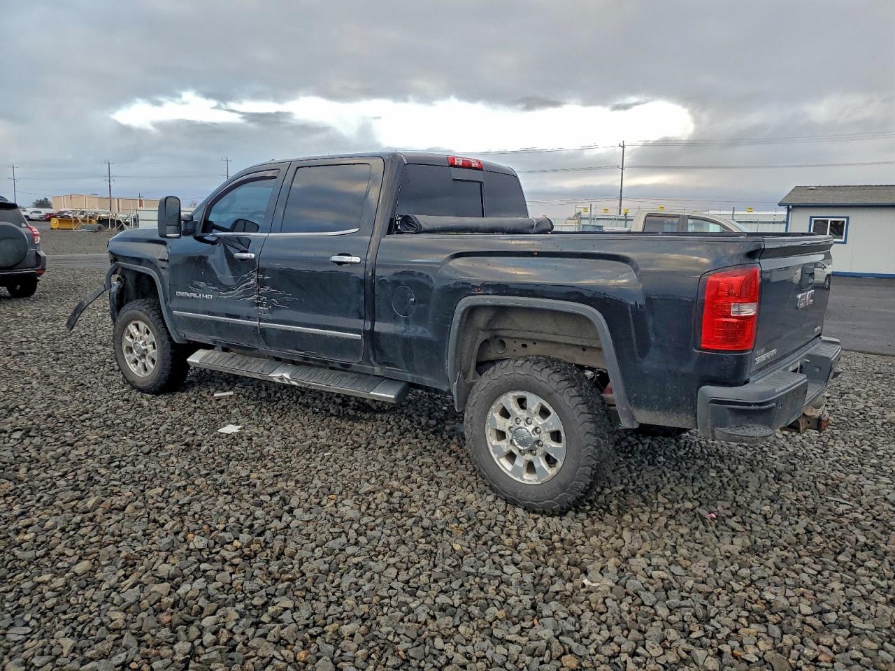 2015 GMC SIERRA K2500 DENALI photo 2