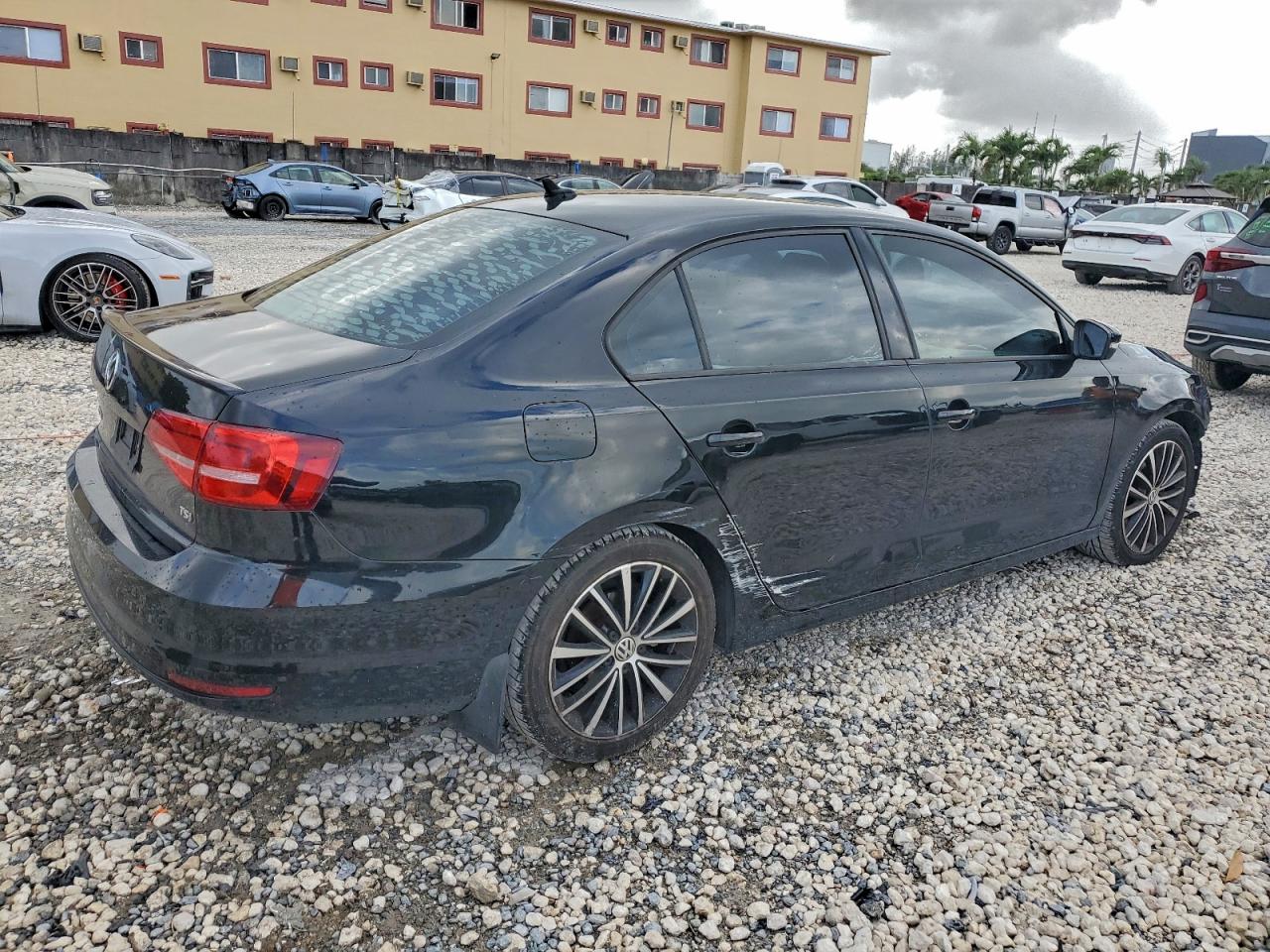 2015 VOLKSWAGEN JETTA SE photo 5
