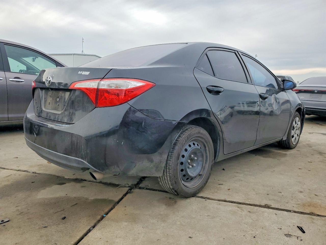 2014 TOYOTA COROLLA LE photo 3
